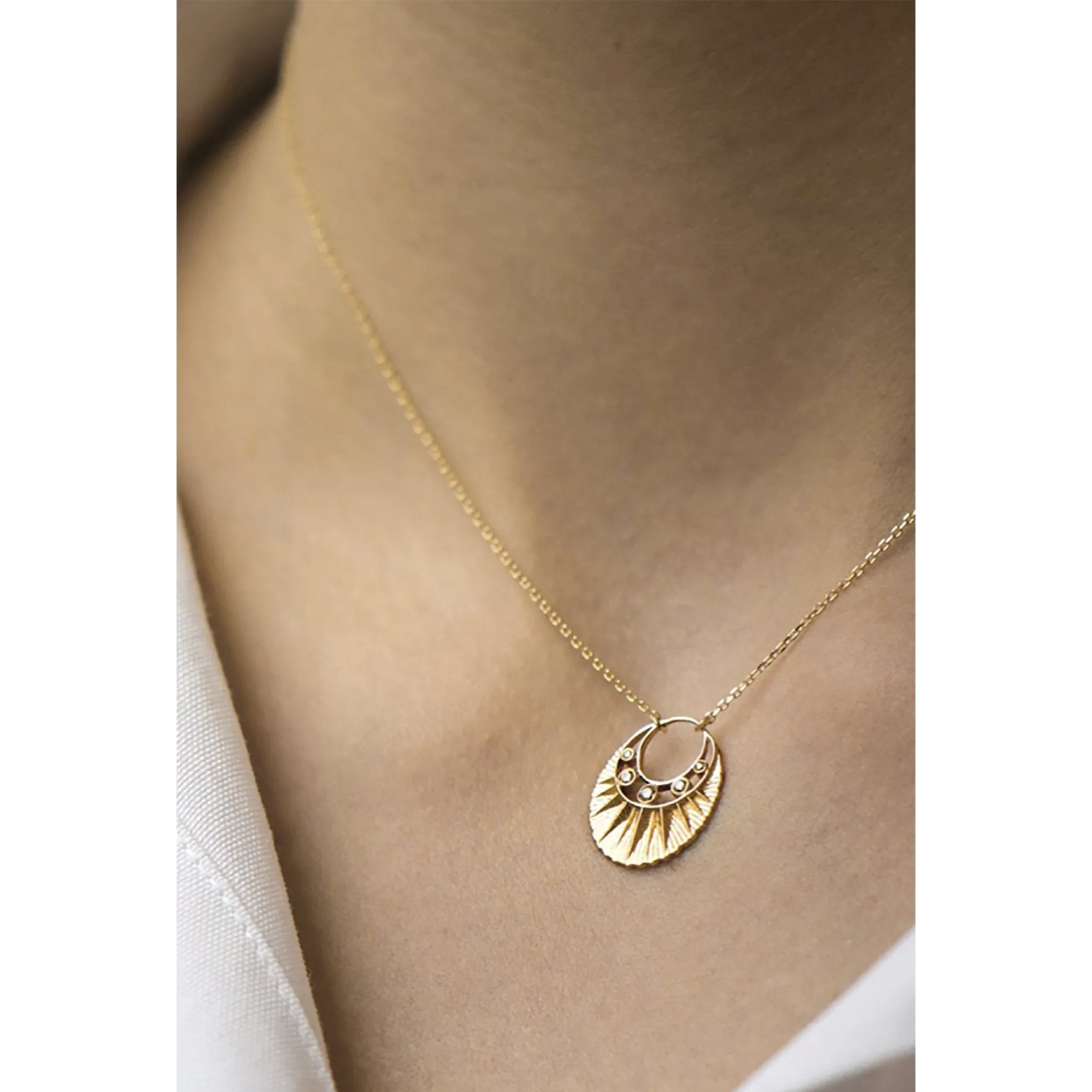 14K Gold Sun Plate Necklace with Graduated Diamonds