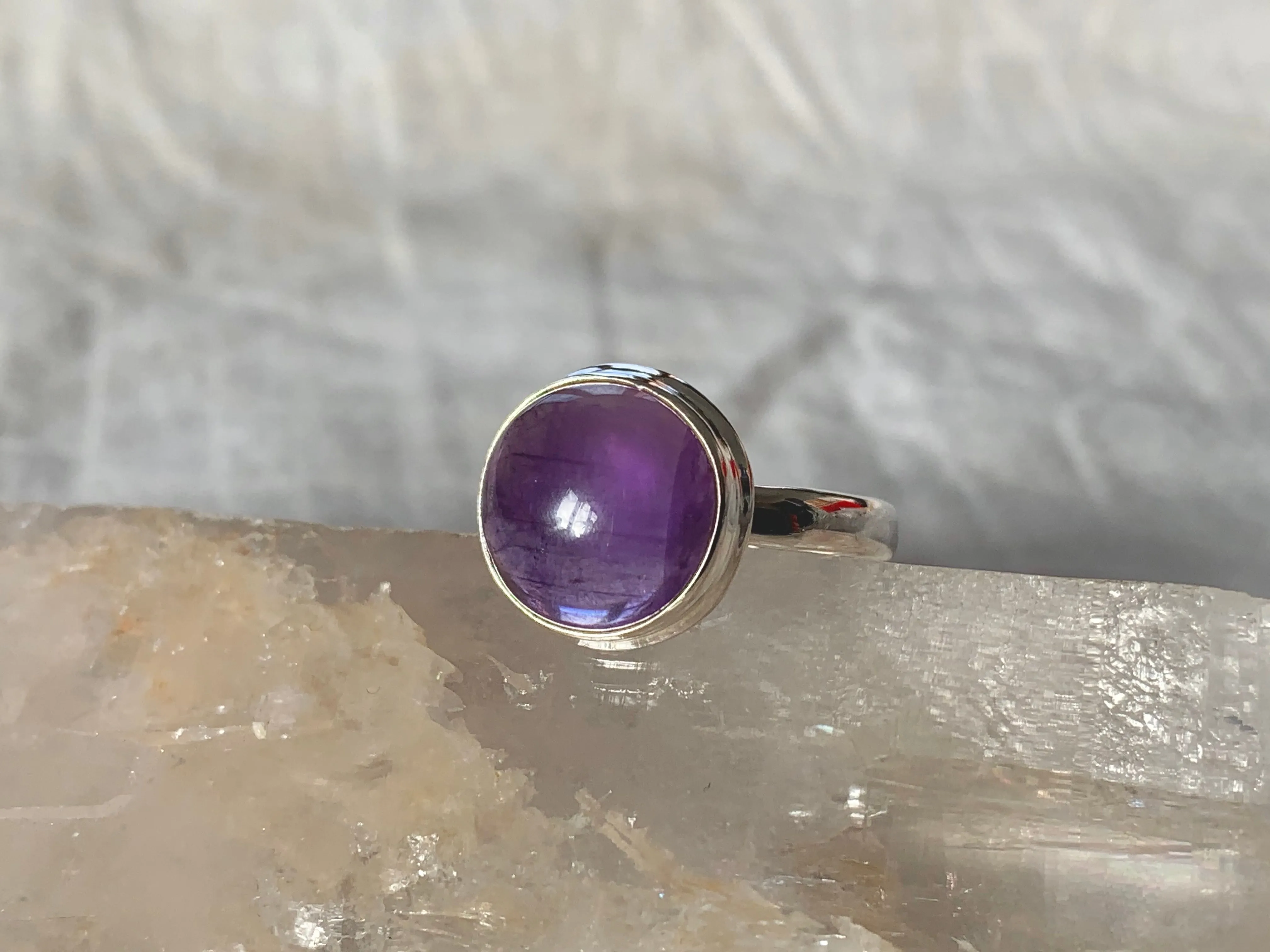 Amethyst Ari Ring - Small Round