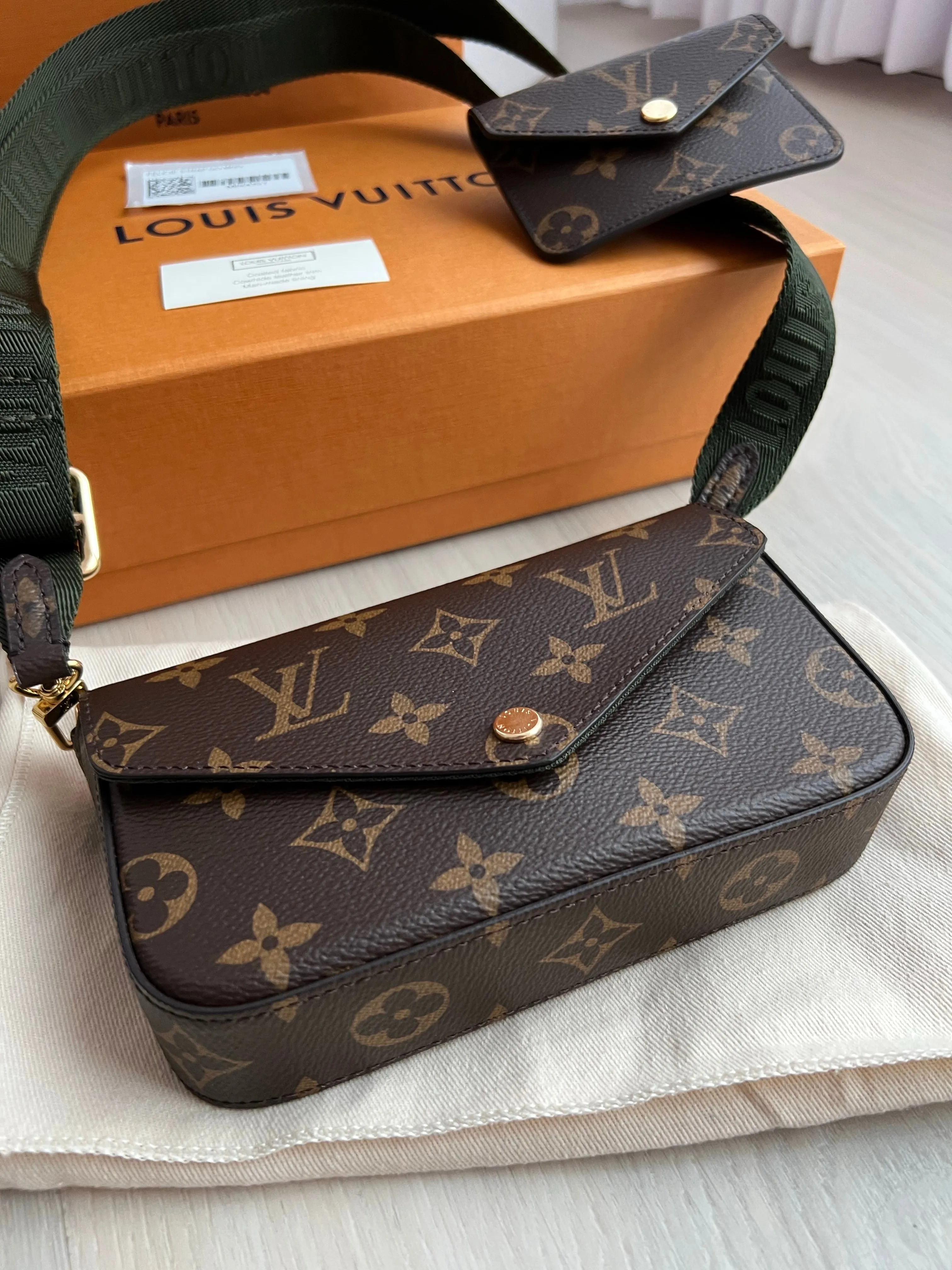 Louis Vuitton Felicie Strap & Go Bag