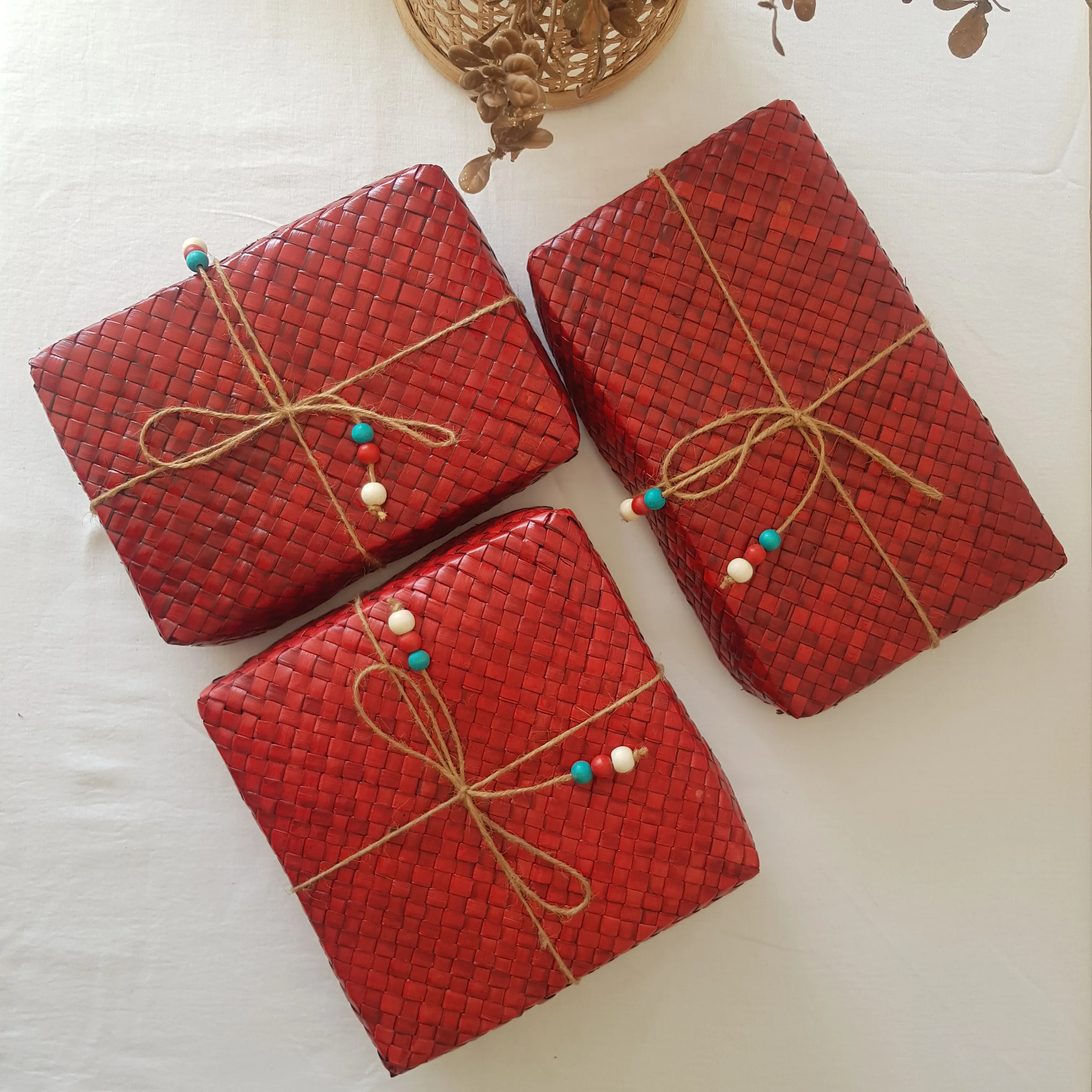 Small Sustainable Pandan Gift Box in Red