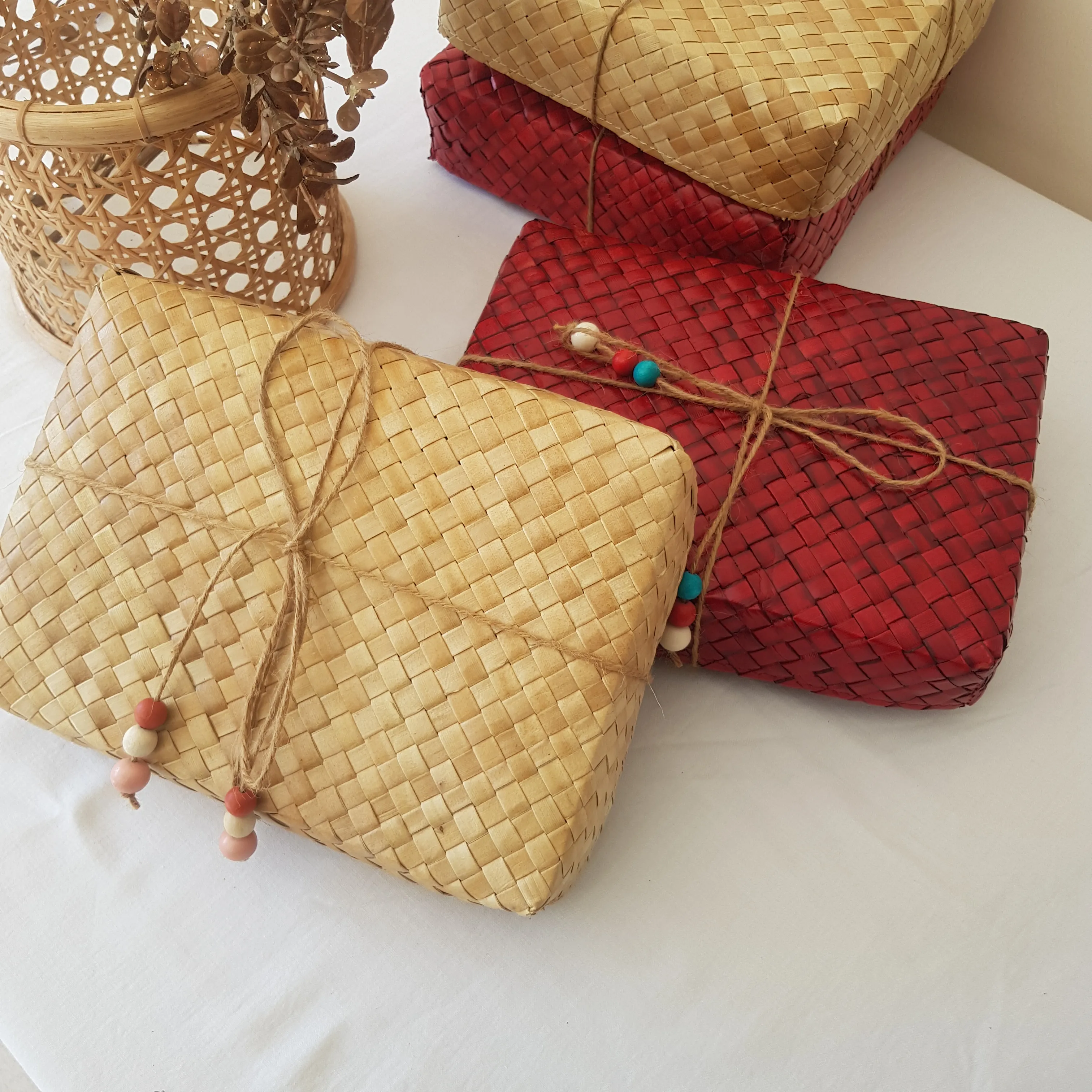 Small Sustainable Pandan Gift Box in Red